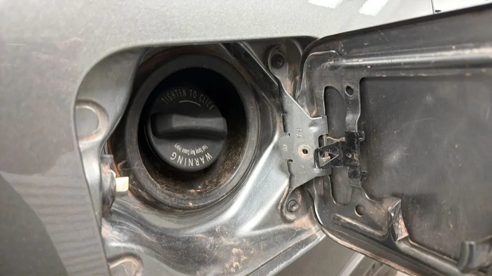 Used 2018 Nissan Rogue SV AWD/4WD image 25