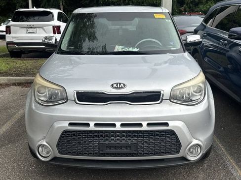 Used 2015 Kia Soul ! FWD image 2