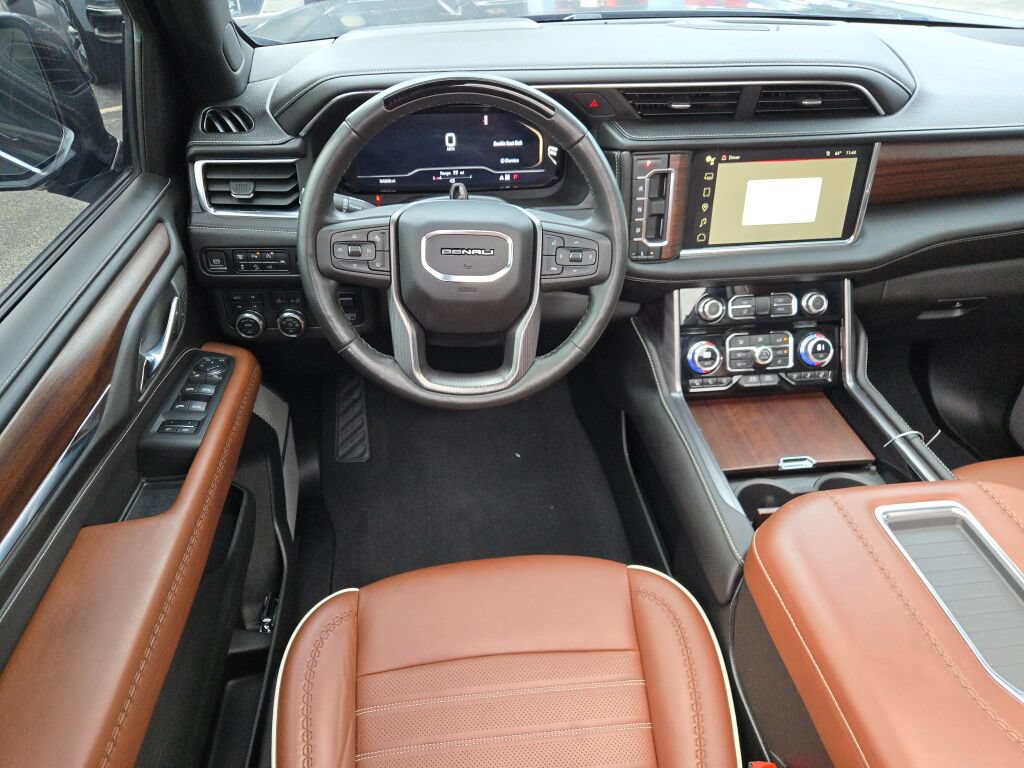 Used 2023 GMC Yukon Denali Ultimate AWD/4WD image 2