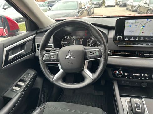 Used 2024 Mitsubishi Outlander SE image 15