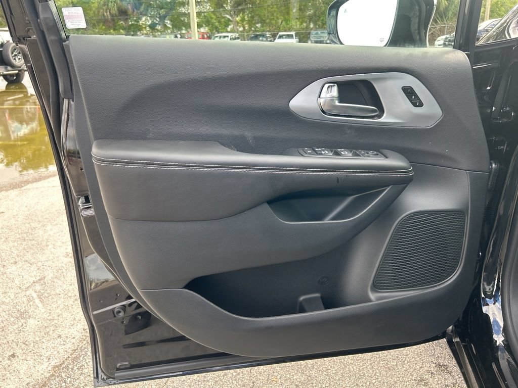 New 2026 Chrysler Pacifica Limited w/ S Appearance Package FWD image 36