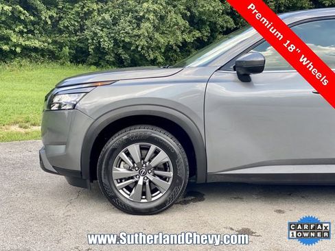 Used 2024 Nissan Pathfinder SV image 10