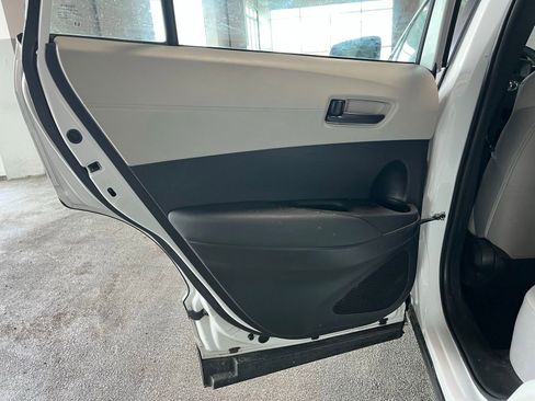 Used 2023 Toyota Corolla Cross L image 28