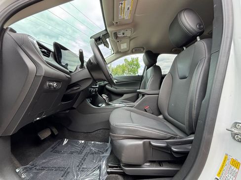 Used 2025 Buick Encore GX Preferred FWD image 23