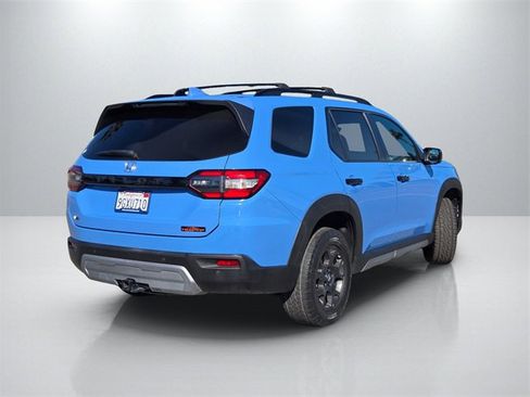 Used 2023 Honda Pilot TrailSport image 4