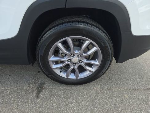 Used 2023 GMC Terrain SLT FWD image 29