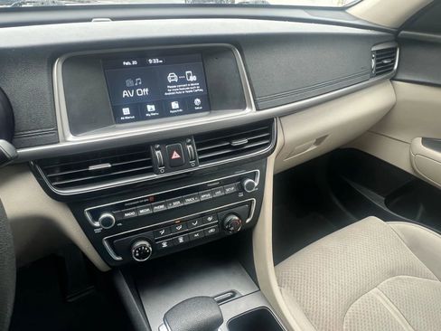 Used 2018 Kia Optima LX w/ 17" Alloy Wheels Package image 22