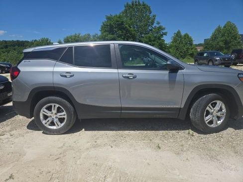 Used 2024 GMC Terrain SLE AWD/4WD image 4