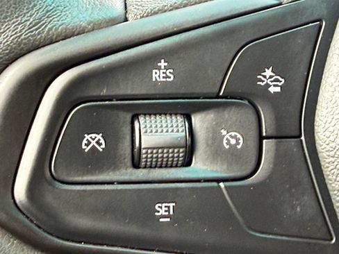 Used 2023 Chevrolet Bolt LT w/ Infotainment Package FWD image 20