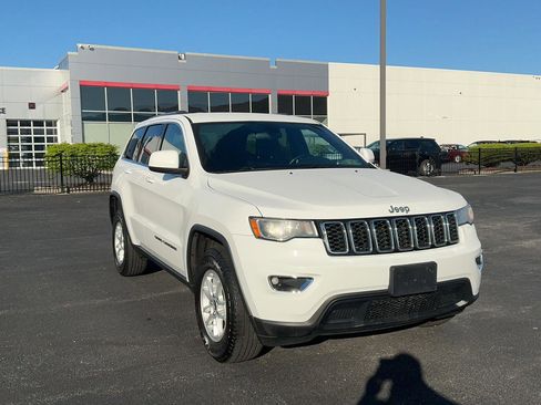 Used 2020 Jeep Grand Cherokee Laredo AWD/4WD image 3