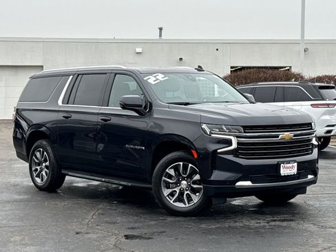 Used 2022 Chevrolet Suburban LT w/ LT Signature Plus Package image 2