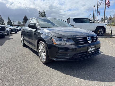 Used 2017 Volkswagen Jetta S image 4