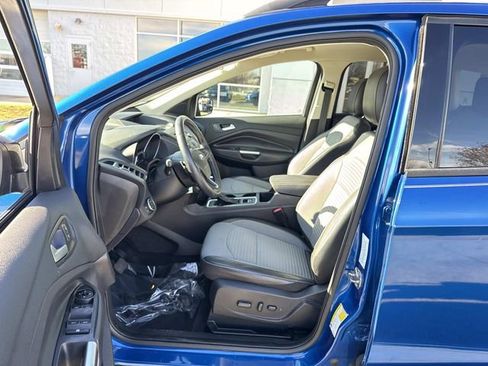 Used 2018 Ford Escape SE w/ SE Sport Appearance Package image 16