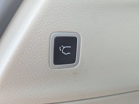 Used 2024 Chrysler Pacifica Touring-L FWD image 61