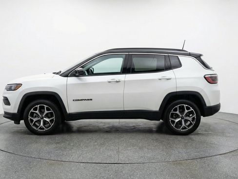 Used 2025 Jeep Compass Limited AWD/4WD image 5