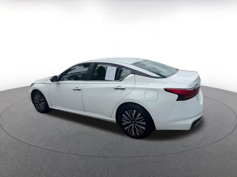 Used 2025 Nissan Altima 2.5 SV FWD image 10