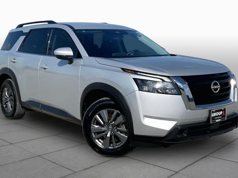 Used 2023 Nissan Pathfinder SV FWD image 3