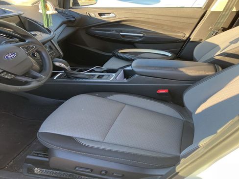 Used 2019 Ford Escape SE image 5