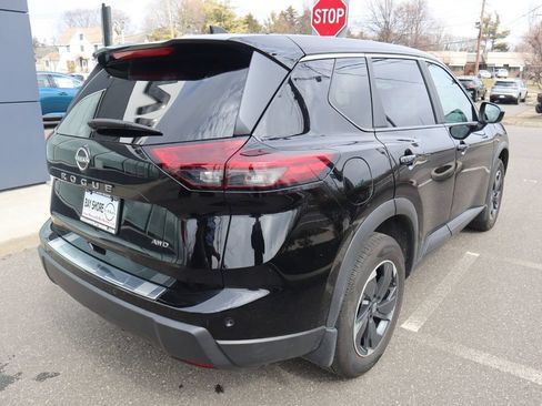 Certified 2025 Nissan Rogue SV AWD/4WD image 6