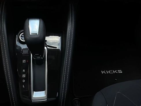 Used 2019 Nissan Kicks S FWD image 38