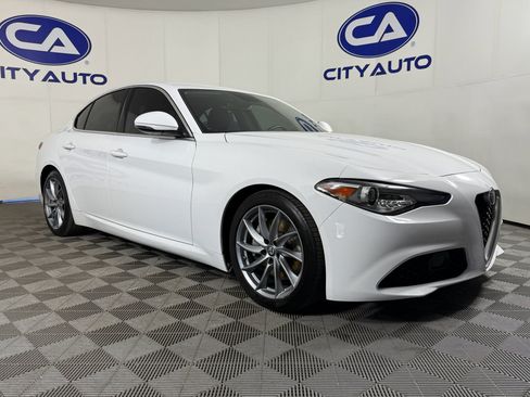 Used 2018 Alfa Romeo Giulia image 1