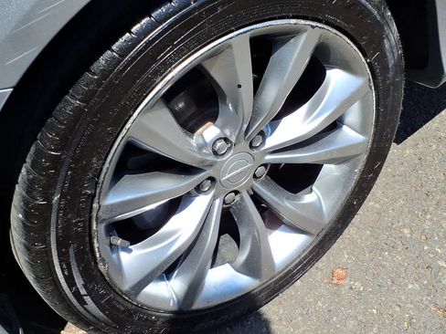 Used 2015 Chrysler 200 S FWD image 7