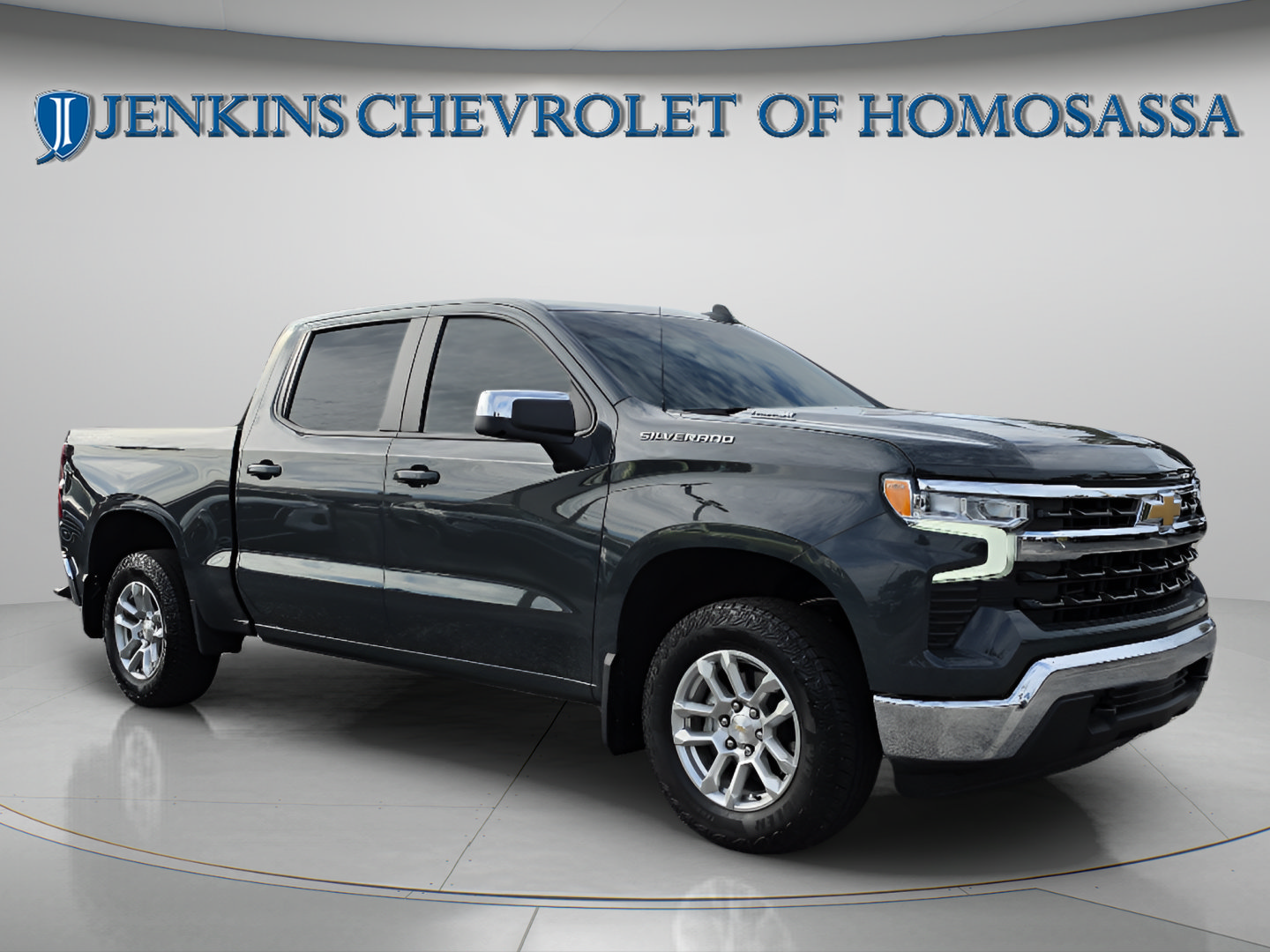 Used 2025 Chevrolet Silverado 1500 LT w/ Convenience Package II AWD/4WD image 2