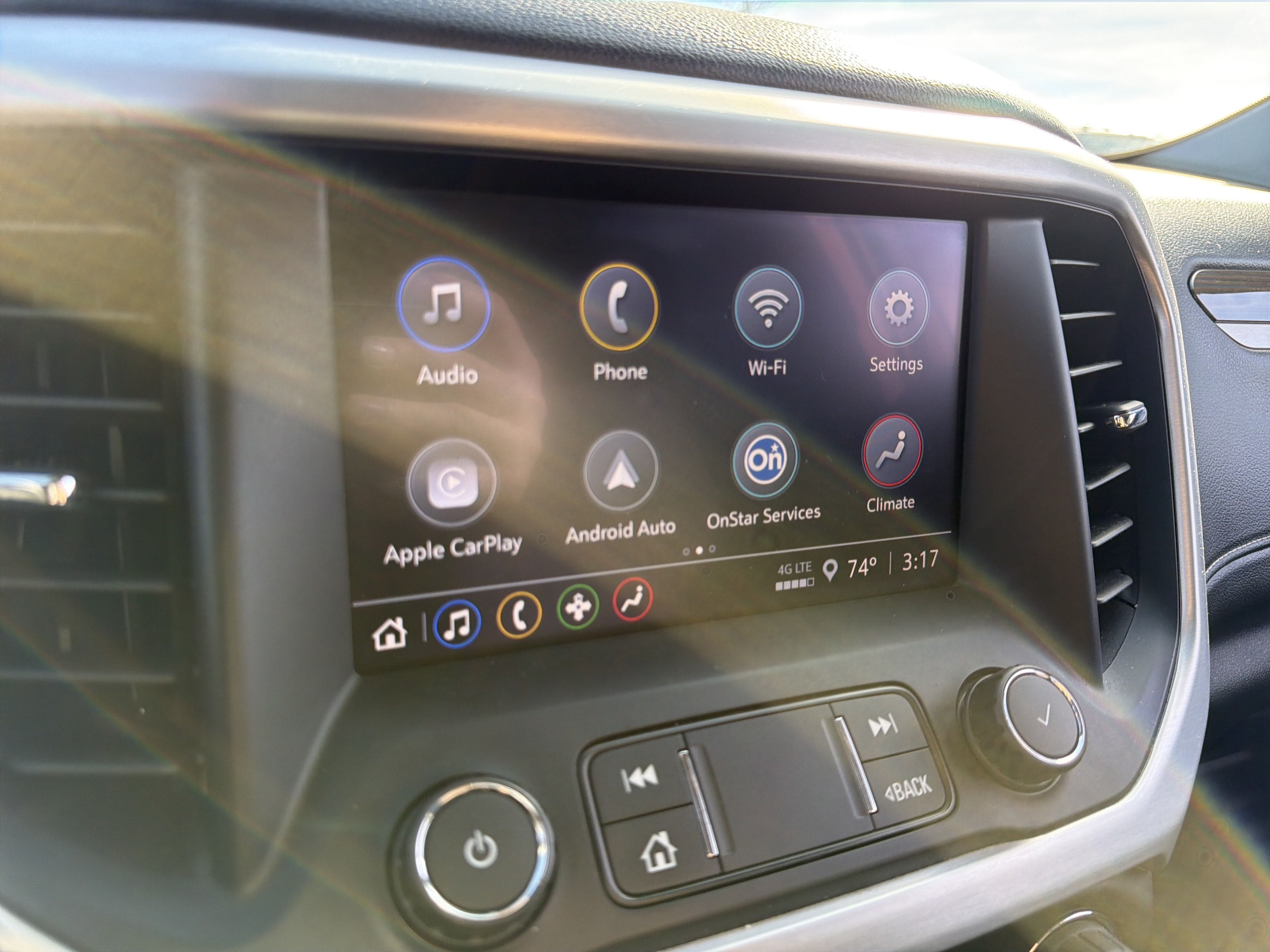 Used 2022 GMC Acadia SLE w/ Driver Convenience Package FWD image 17