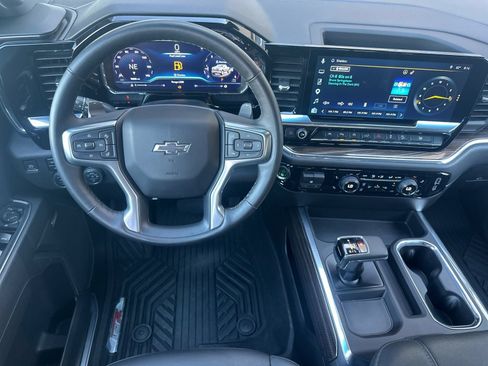 Used 2025 Chevrolet Silverado 1500 RST AWD/4WD image 15