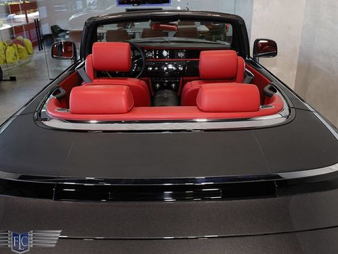 Used 2017 Rolls-Royce Phantom Drophead Coupe RWD image 12