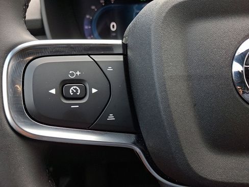 Certified 2025 Volvo XC40 B5 Core image 22