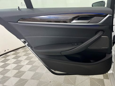 Used 2022 BMW 530i xDrive w/ Premium Package image 19