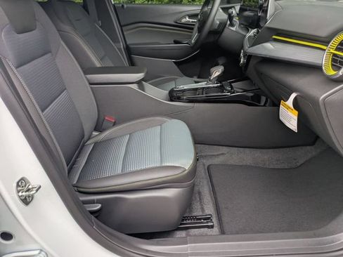 New 2026 Chevrolet Trax LT w/ Sunroof Package FWD image 34