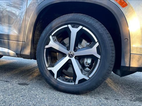 New 2026 Volkswagen Tiguan SE image 8