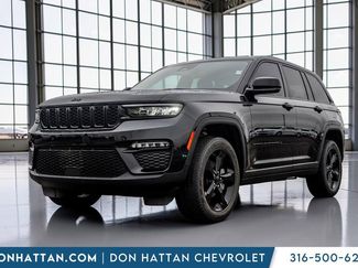 Used 2023 Jeep Grand Cherokee Limited w/ Black Appearance Package AWD/4WD video 1