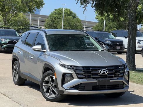 Used 2025 Hyundai Tucson SEL FWD image 1