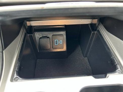 Used 2023 Ford Explorer XLT AWD/4WD image 33