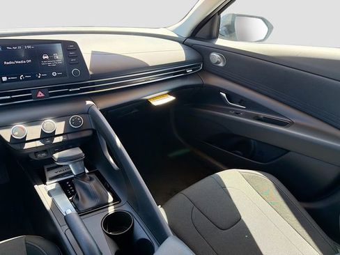 New 2026 Hyundai Elantra SE FWD image 21