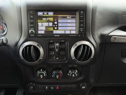 Used 2015 Jeep Wrangler Unlimited Willys image 11