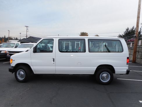 Used 2002 Ford E-350 and Econoline 350 XL image 2