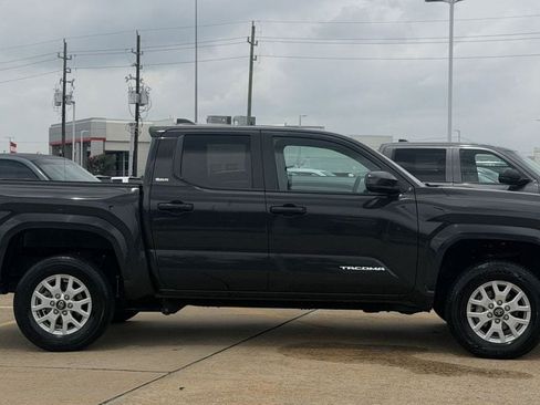 Used 2024 Toyota Tacoma SR5 AWD/4WD image 6