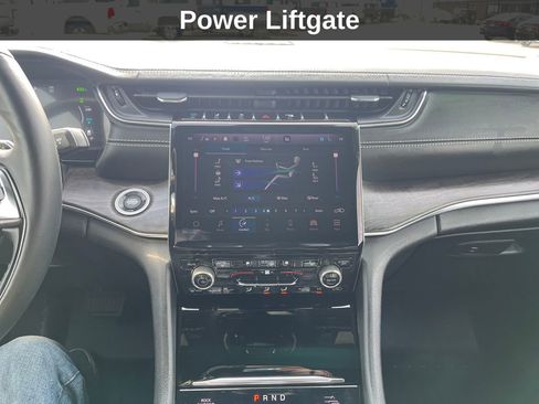 Used 2022 Jeep Grand Cherokee Overland w/ Advanced Protech Group III image 25