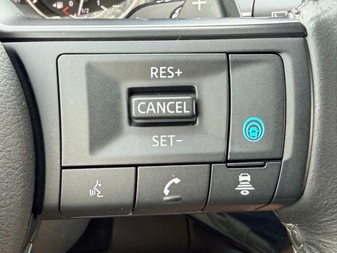 Used 2024 Nissan Pathfinder SV FWD image 25