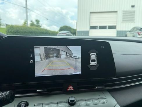 Used 2024 Hyundai Elantra Limited FWD image 16