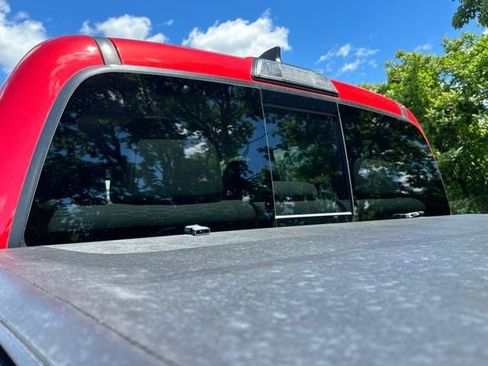 Used 2019 Toyota Tacoma SR5 AWD/4WD image 17