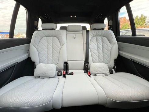 Used 2023 BMW X7 xDrive40i w/ M Sport Package image 36