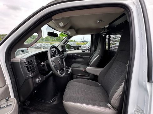 Used 2024 GMC Savana 2500 w/ Driver Convenience Package RWD image 15