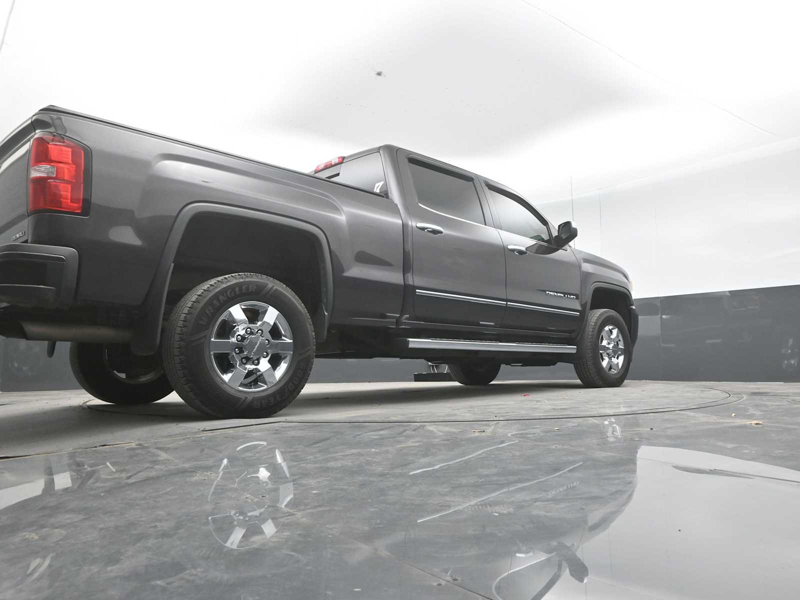 Used 2015 GMC Sierra 2500 Denali w/ Driver Alert Package AWD/4WD image 34