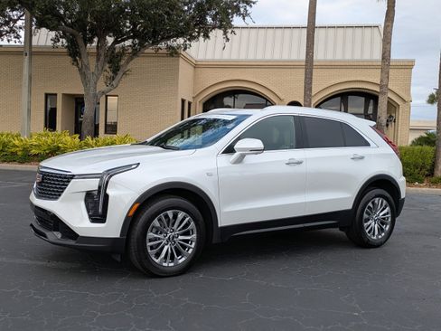 Used 2025 Cadillac XT4 Premium Luxury w/ Technology Package image 2