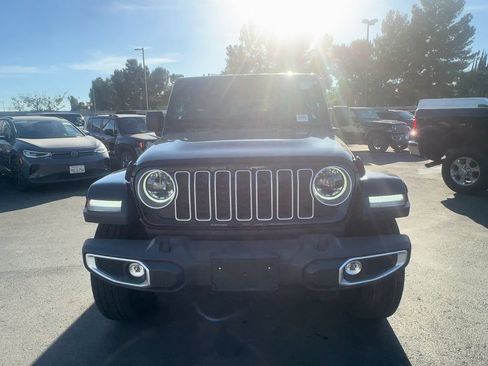 Used 2025 Jeep Wrangler Unlimited Sahara AWD/4WD image 9